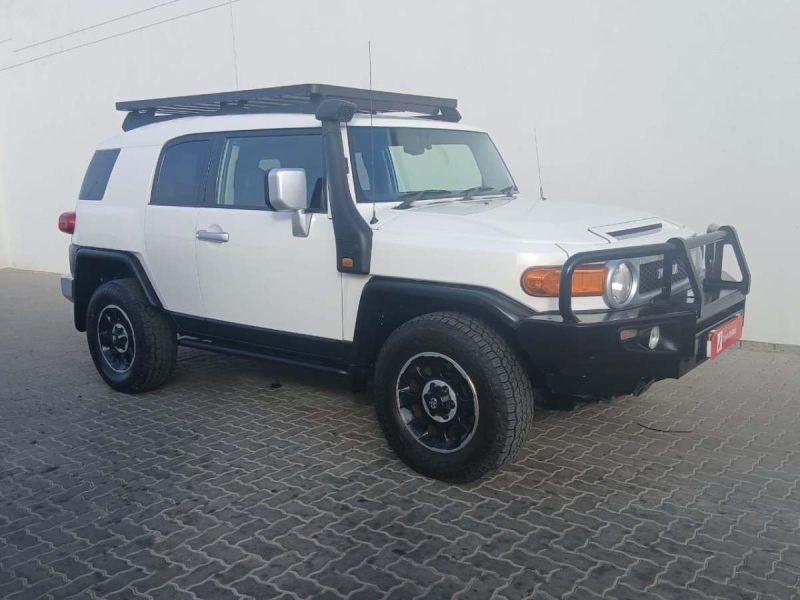 TOYOTA FJ CRUISER